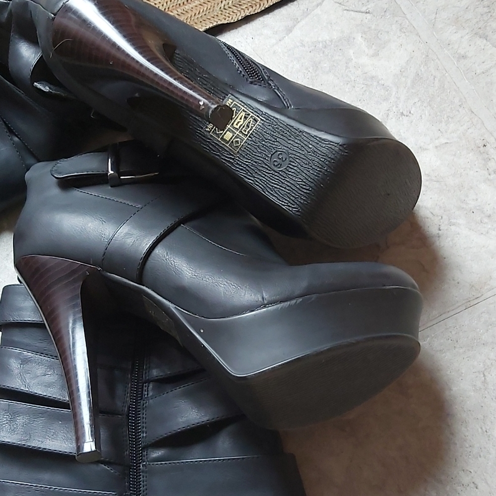 Boots - Picture 5 of 5